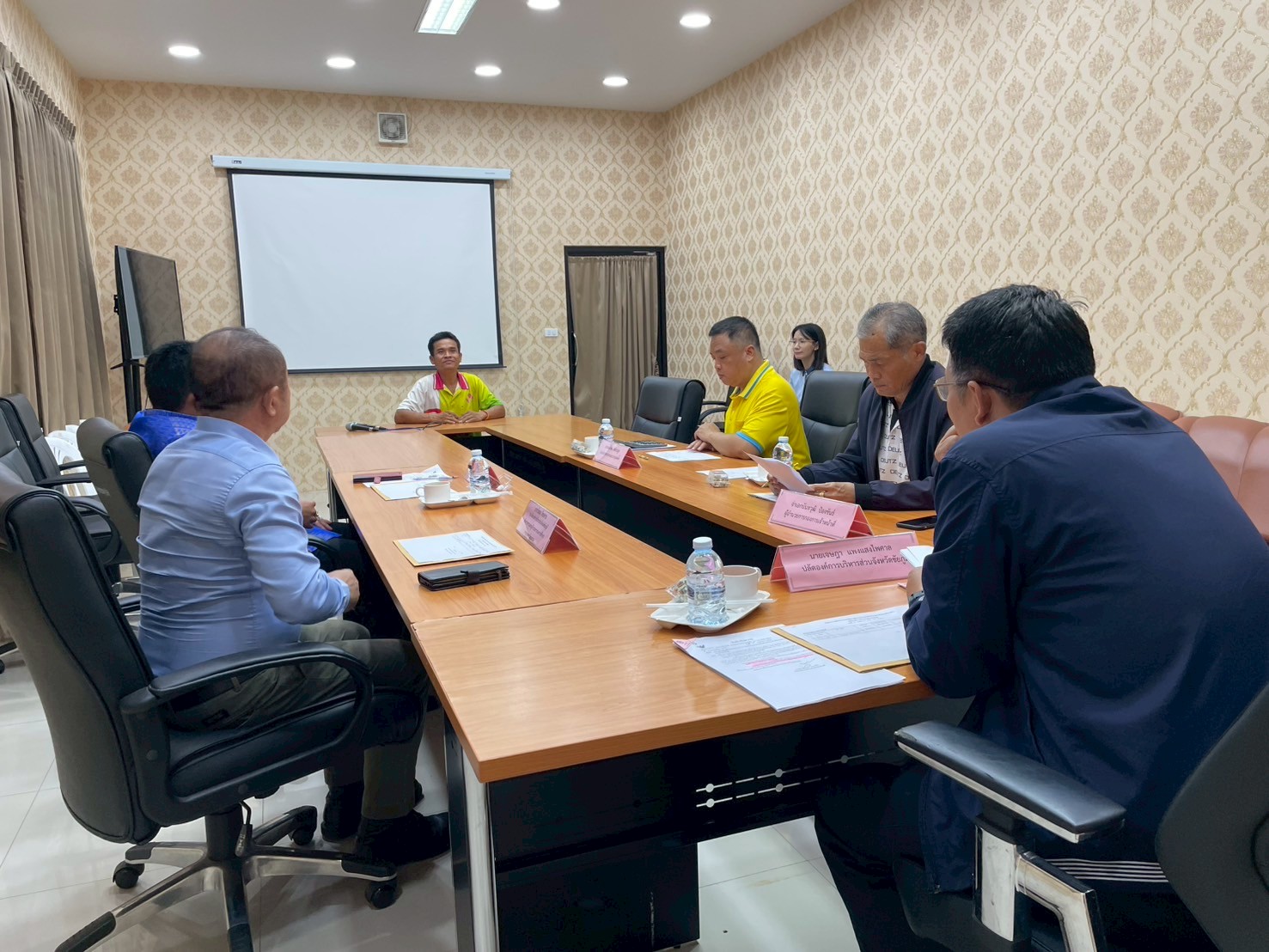 การประชุมคณะกรรมการสรรหาและเลือกสรรบุคคลเพื่อเป็นพนักงานจ้างในตำแหน่งพนักงานขับรถยนต์ (1)