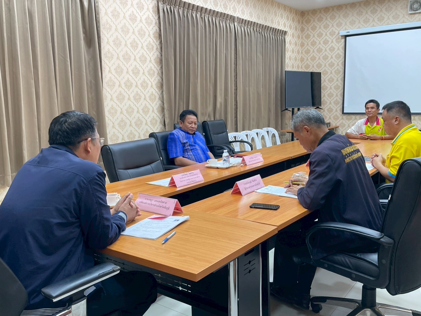 การประชุมคณะกรรมการสรรหาและเลือกสรรบุคคลเพื่อเป็นพนักงานจ้างในตำแหน่งพนักงานขับรถยนต์