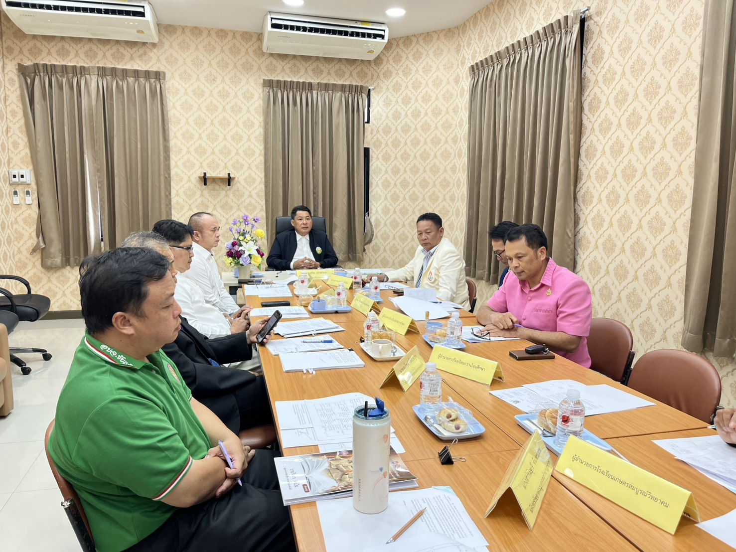 ข่าวการประชุมคณะกรรมการคัดเลือกเพื่อรับโอนข้าราชการสังกัดส่วนราชการอื่นมาดำรงตำแหน่งครู สังกัดองค์การบริหารส่วนจังหวัดชัยภูมิ ครั้งที่ 3/2568 (3)