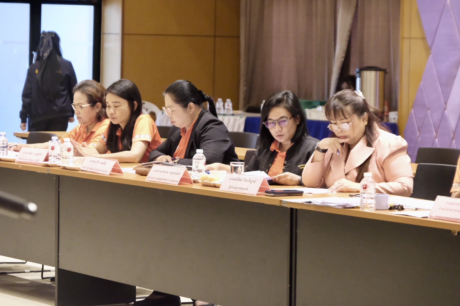 การประชุม คณะกรรมการดำเนินการสอบคัดเลือก ข้าราชการองค์การบริหารส่วนจังหวัด 
        ให้ดำรงตำแหน่งในต่างสายงานจากประเภททั่วไปเป็นประเภทวิชาการ ในสังกัดองค์การบริหารส่วนจังหวัดชัยภูมิ (2)