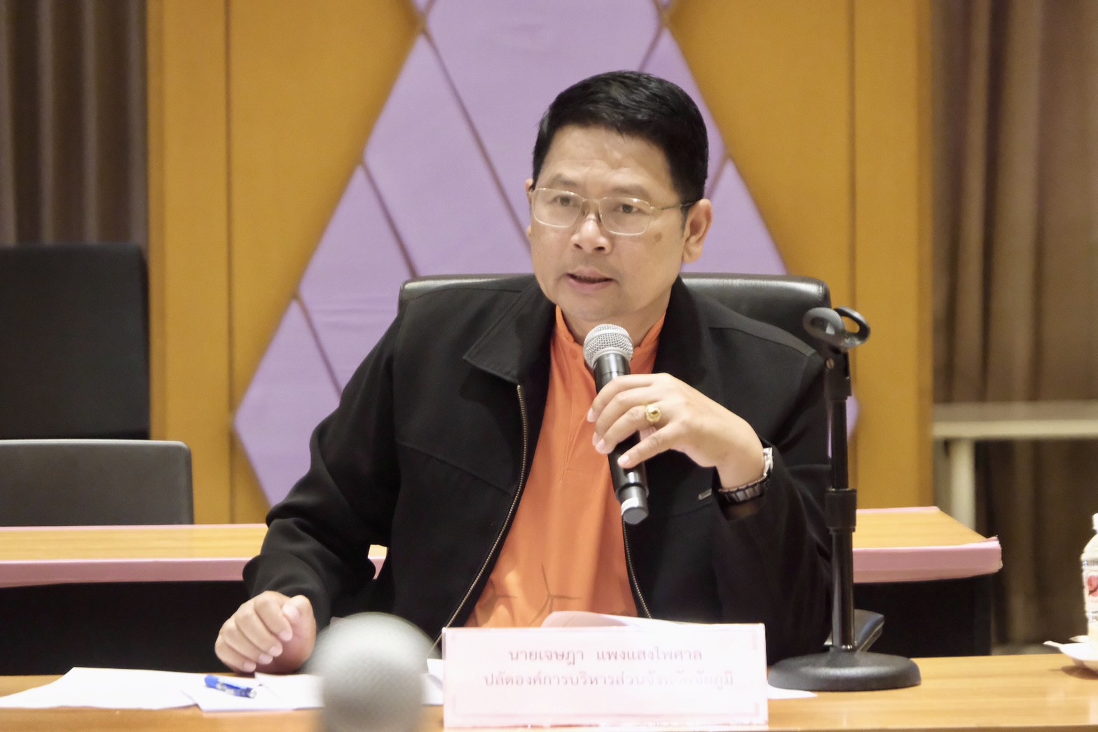 การประชุม คณะกรรมการดำเนินการสอบคัดเลือก ข้าราชการองค์การบริหารส่วนจังหวัด 
        ให้ดำรงตำแหน่งในต่างสายงานจากประเภททั่วไปเป็นประเภทวิชาการ ในสังกัดองค์การบริหารส่วนจังหวัดชัยภูมิ (6)
